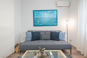 Spacious Family Home in Thisio by Cloudkeys