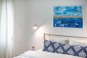 Spacious Family Home in Thisio by Cloudkeys