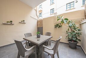 Spacious Family Home in Thisio by Cloudkeys