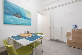 Spacious Family Home in Thisio by Cloudkeys