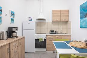 Spacious Family Home in Thisio by Cloudkeys