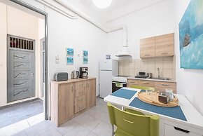 Spacious Family Home in Thisio by Cloudkeys