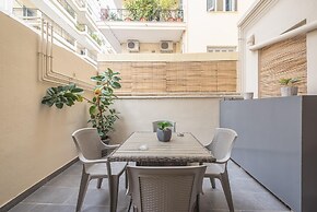 Spacious Family Home in Thisio by Cloudkeys