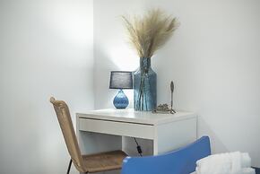 Spacious Family Home in Thisio by Cloudkeys