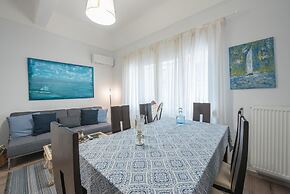 Spacious Family Home in Thisio by Cloudkeys