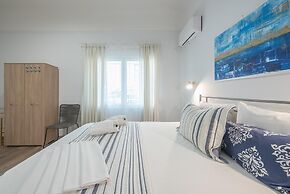 Spacious Family Home in Thisio by Cloudkeys