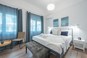 Spacious Family Home in Thisio by Cloudkeys