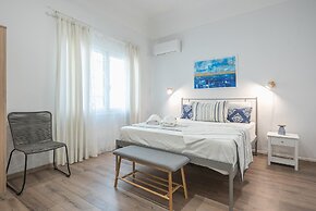 Spacious Family Home in Thisio by Cloudkeys