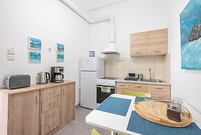 Spacious Family Home in Thisio by Cloudkeys