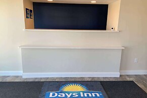 Days Inn by Wyndham Troy IL