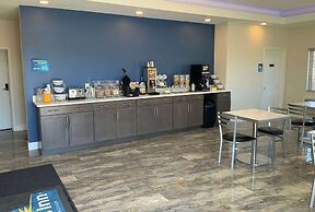 Days Inn by Wyndham Troy IL