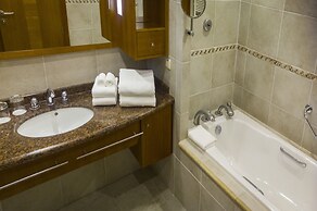 Park Lake Luxury Hotel