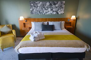 Park Lake Luxury Hotel