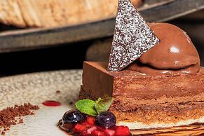 Park Lake Luxury Hotel