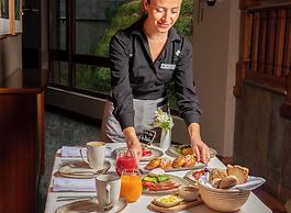 Park Lake Luxury Hotel