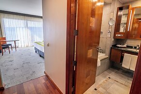 Park Lake Luxury Hotel