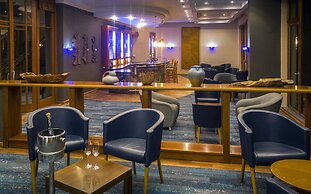 Park Lake Luxury Hotel