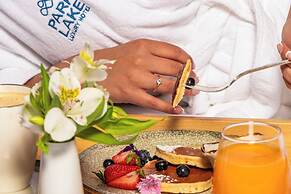 Park Lake Luxury Hotel