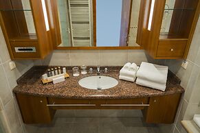 Park Lake Luxury Hotel