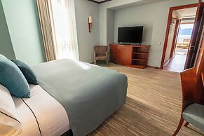 Park Lake Luxury Hotel