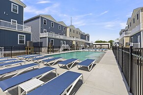 Seaport Oasis