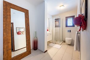 Beautiful Villa With Pool Near the Beach for Groups