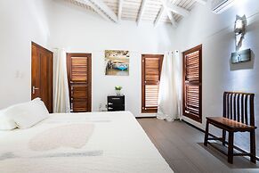 Beautiful Villa With Pool Near the Beach for Groups