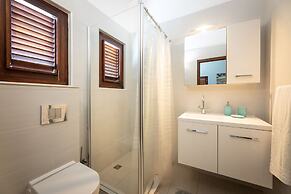 Beautiful Villa With Pool Near the Beach for Groups