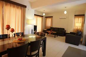 A Three-bedroom Villa With a Private Pool and Landscaped Garden Wi-fi