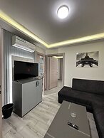 Privet Apartment for Three Near Downtown Kh&sh