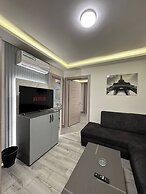 Privet Apartment for Three Near Downtown Kh&sh