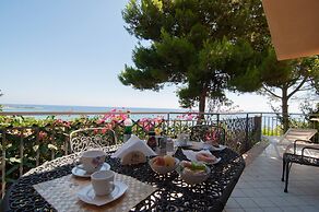 6- Lovely Apartment in Front of the sea