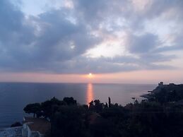 6- Lovely Apartment in Front of the sea
