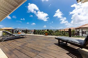 Room in B&B - Breezy Stay - Beautiful Spacious Room in Villa mi Cuna W