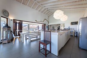 Room in B&B - Breezy Stay - Beautiful Spacious Room in Villa mi Cuna W