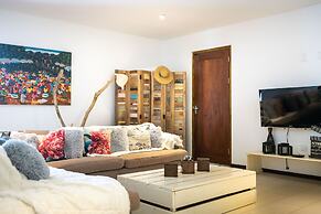 Room in B&B - Sunny Stay - Beautiful Spacious Room in Villa mi Cuna Wi