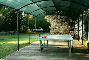 Apartment Immersed in a Large Garden Park Residence Cicladi