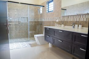 Chic Hideaway a Paradise Home in Jamaica