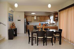 Three Bedroom Villa With Private Pool and Landscaped Garden Close to t