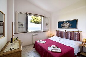 Park Residence Cicladi Comfortable Apartment With Spacious Terrace