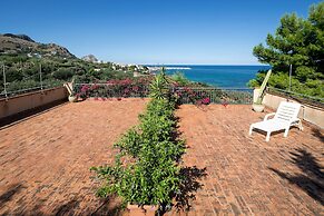 Park Residence Cicladi Comfortable Apartment With Spacious Terrace