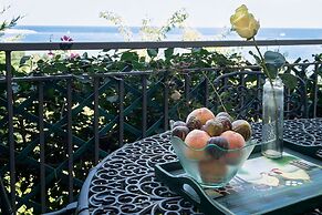 Park Residence Cicladi Comfortable Apartment With Spacious Terrace