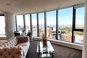 Sunny, Spacious And Magnificent Sea Views!