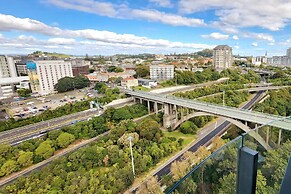 Sunny, Spacious And Magnificent Sea Views!