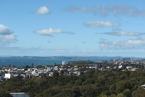 Sunny, Spacious And Magnificent Sea Views!