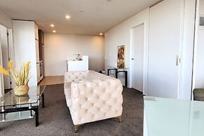 Sunny, Spacious And Magnificent Sea Views!