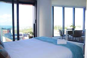 Sunny, Spacious And Magnificent Sea Views!