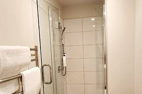 Sunny, Spacious And Magnificent Sea Views!