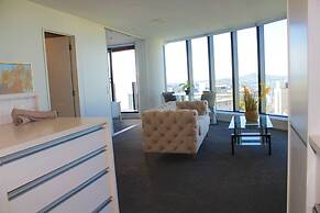 Sunny, Spacious And Magnificent Sea Views!