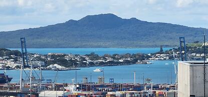 Sunny, Spacious And Magnificent Sea Views!